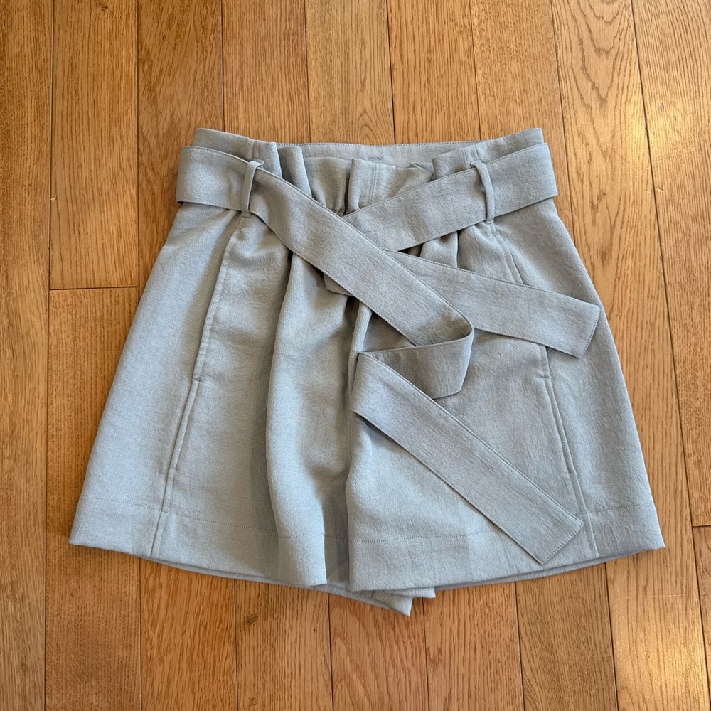 Wilfred High Waist Shorts in Light Gray